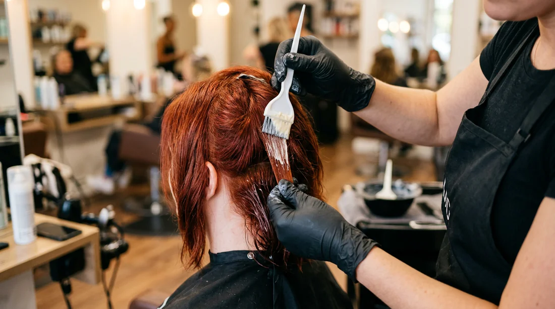 Test de mèche pour décoloration cheveux rouges